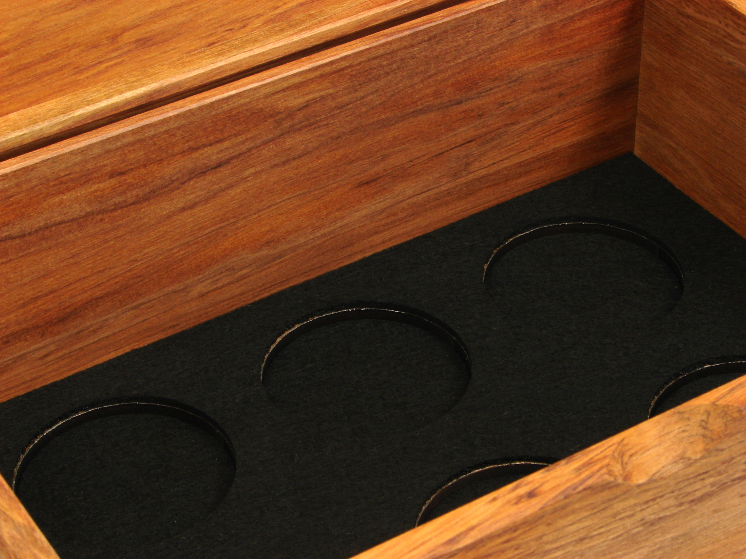 Box Rimu for Whisky Glasses - Inside Empty