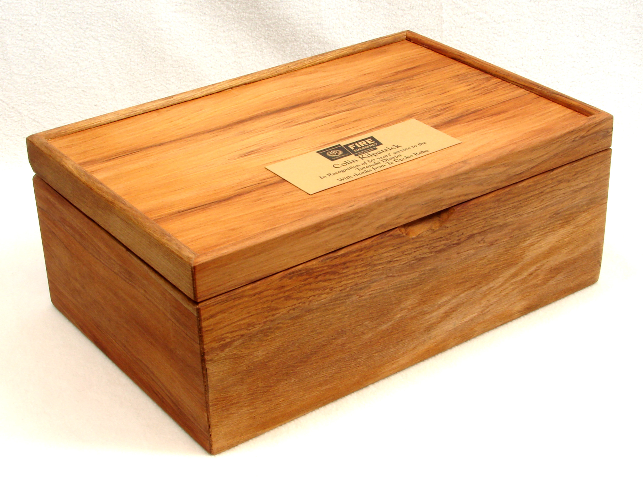Box Rimu for Whisky Glasses - Outside Closed
